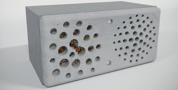 Een baksteen met gaten voor bijen
